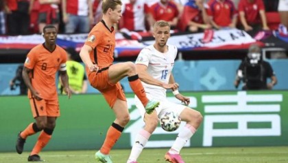 德容：不知道为何会输 德波尔：细节决定了比赛胜负